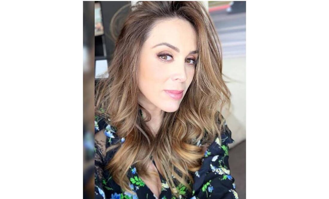 Jacqueline Bracamontes se convertirá en mamá de gemelas. Foto: Instagram