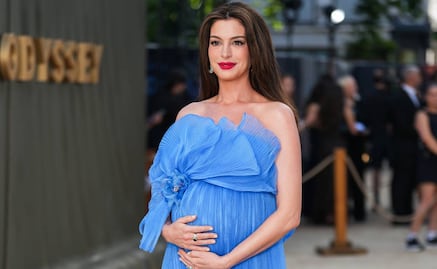 Anne Hathaway presume su pancita de embarazo en la alfombra roja y enternece con las fotos