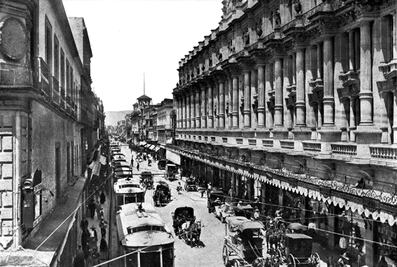 16 de Septiembre, la antigua calle de los portales