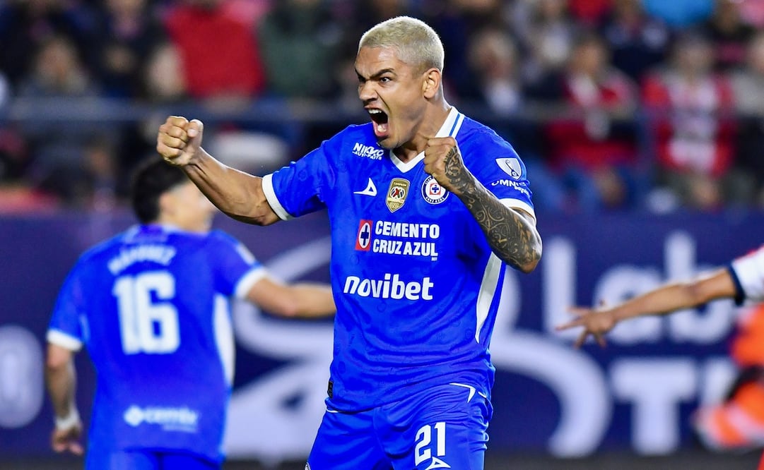 Cruz Azul sufre, pero remonta y triunfa ante el Atlético de San Luis - Foto: Imago7