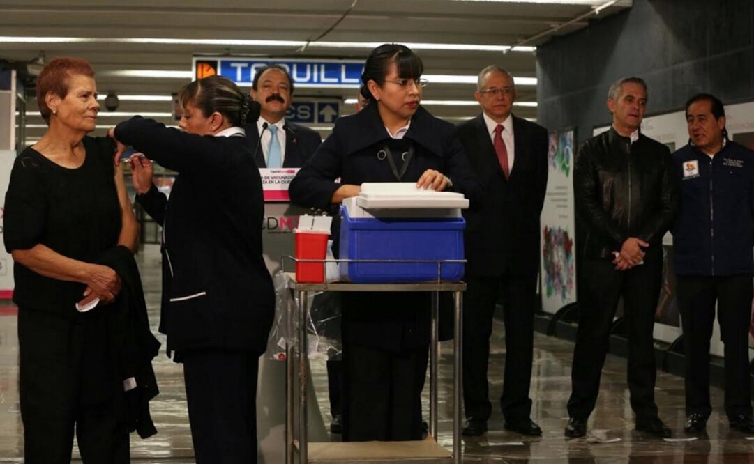 El centro de vacunación de la estación Zócalo abrirá hasta el 20 de marzo de 2016 (Foto: Juan Carlos Reyes / EL UNIVERSAL)