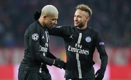 Jugadores del PSG visitan un hospital infantil en París