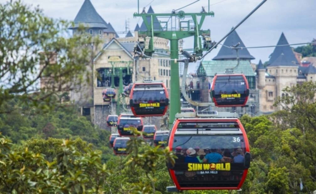 Conoce el puente de las manos gigantes en 7 datos