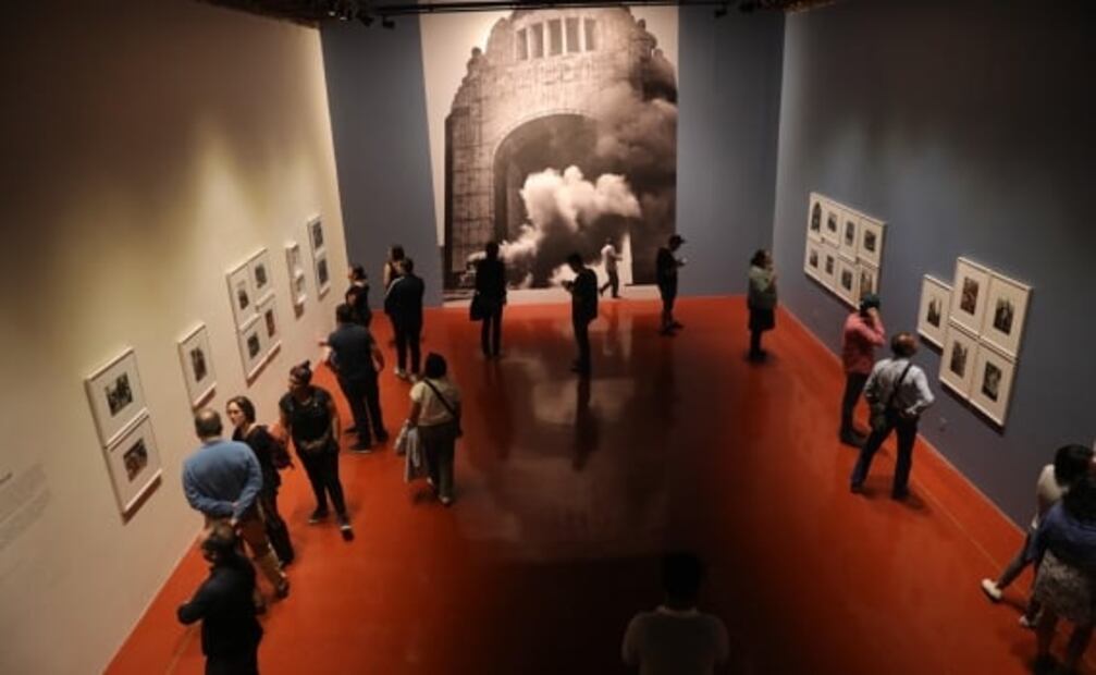 Rodrigo Moya, el fotógrafo humanista que presenta las metáforas de la periferia