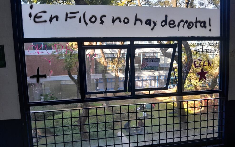 Sin butacas, con humedad y en un avanzado estado de deterioro se encuentra el auditorio llamado Che Guevara que se ubica a un costado de la Facultad de Filosofía y Letras en Ciudad Universitaria, el miércoles 19 de noviembre de 2025. Foto: Carlos Mejía/EL UNIVERSAL