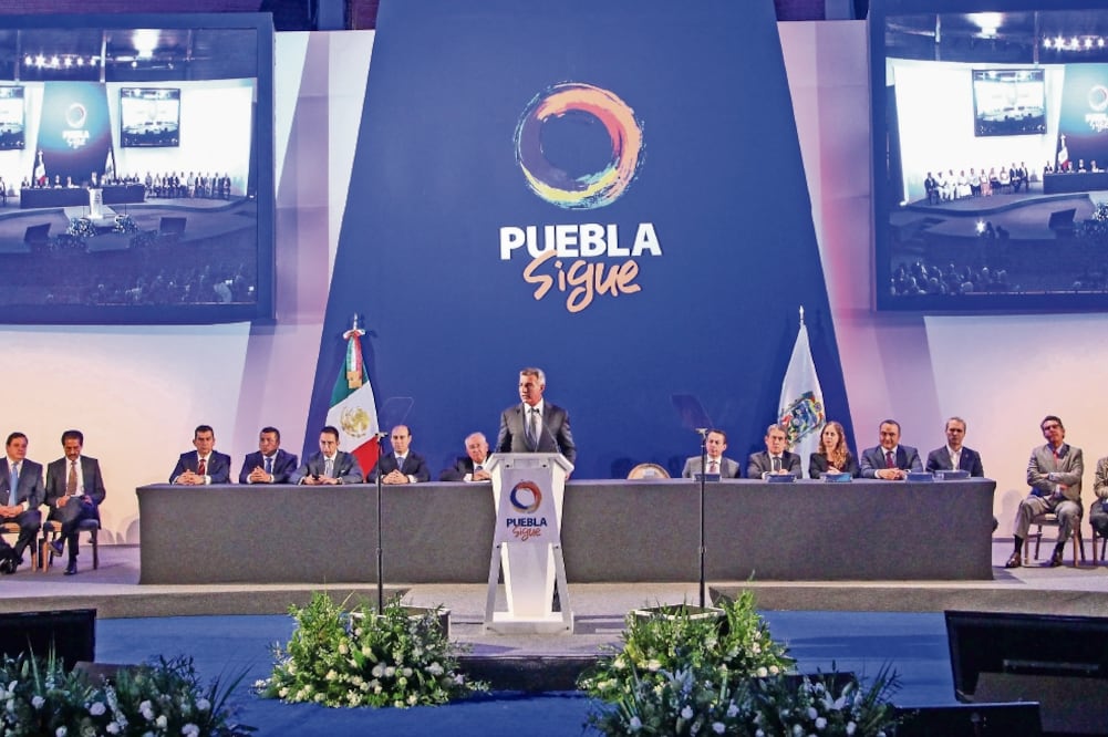 En el Auditorio de la Reforma, el gobernador Tony Gali destacó que su gobierno sigue adelante con políticas públicas responsables (ESPECIAL)