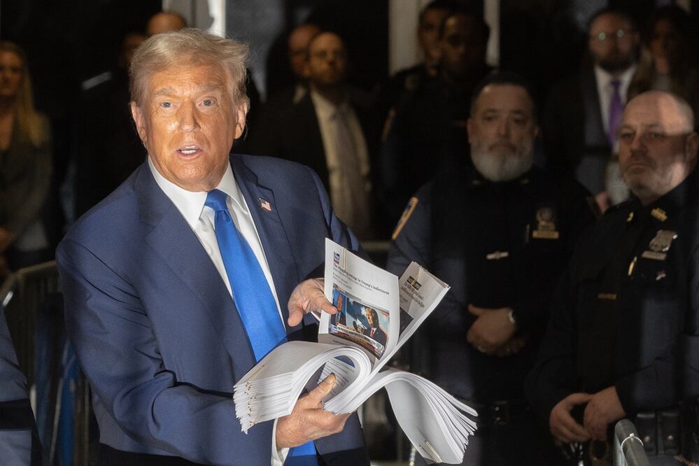 Trump criticó duramente la cobertura del New York Times sobre su demanda contra Paramount, propietario de CBS. Foto: EFE