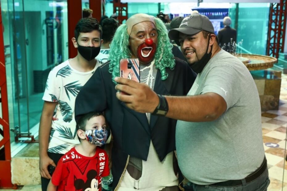 Reapertura de museos, cines y casinos, el asesinato de Jonathan Santos y negocios en crisis, entre las fotos de la semana