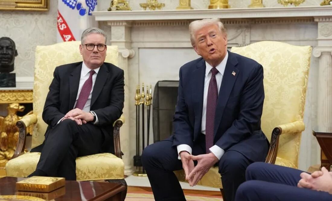El presidente de EU, Donald Trump, durante una reunión con el primer ministro británico, Keir Starmer. Foto: EFE