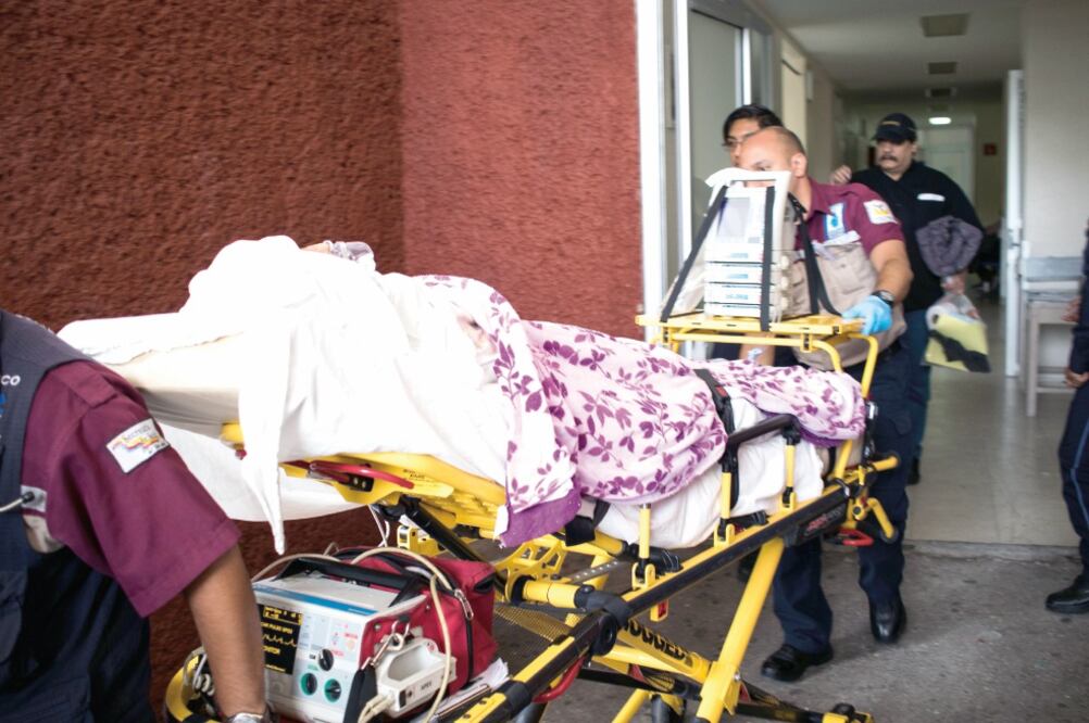 La Secretaría de Salud informó que en cuanto a infraestructura hospitalaria en la Ciudad de México, Morelos, Puebla y Tlaxcala, se cuenta con camas de urgencia, quirófanos, servicios auxiliares y bancos de sangre disponibles (ARCHIVO EL UNIVERSAL)
