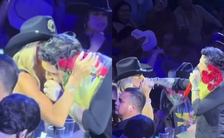 Christian Nodal reaparece sin Ángela Aguilar y Adela Micha le besa la mano en pleno concierto. VIDEO 