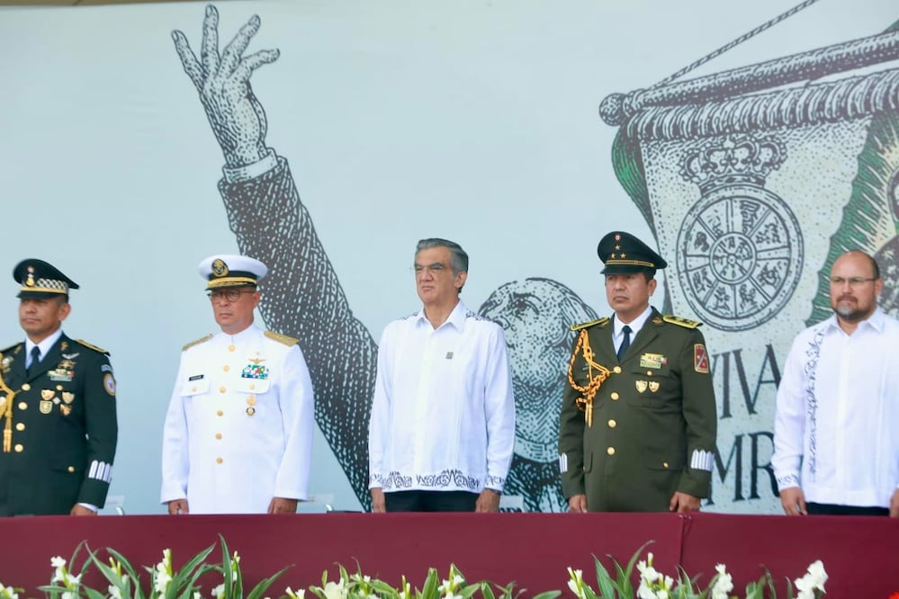 El gobernador Américo Villarreal encabezó el desfile cívico-militar por el 216 aniversario del inicio de la Independencia. Foto: Especial