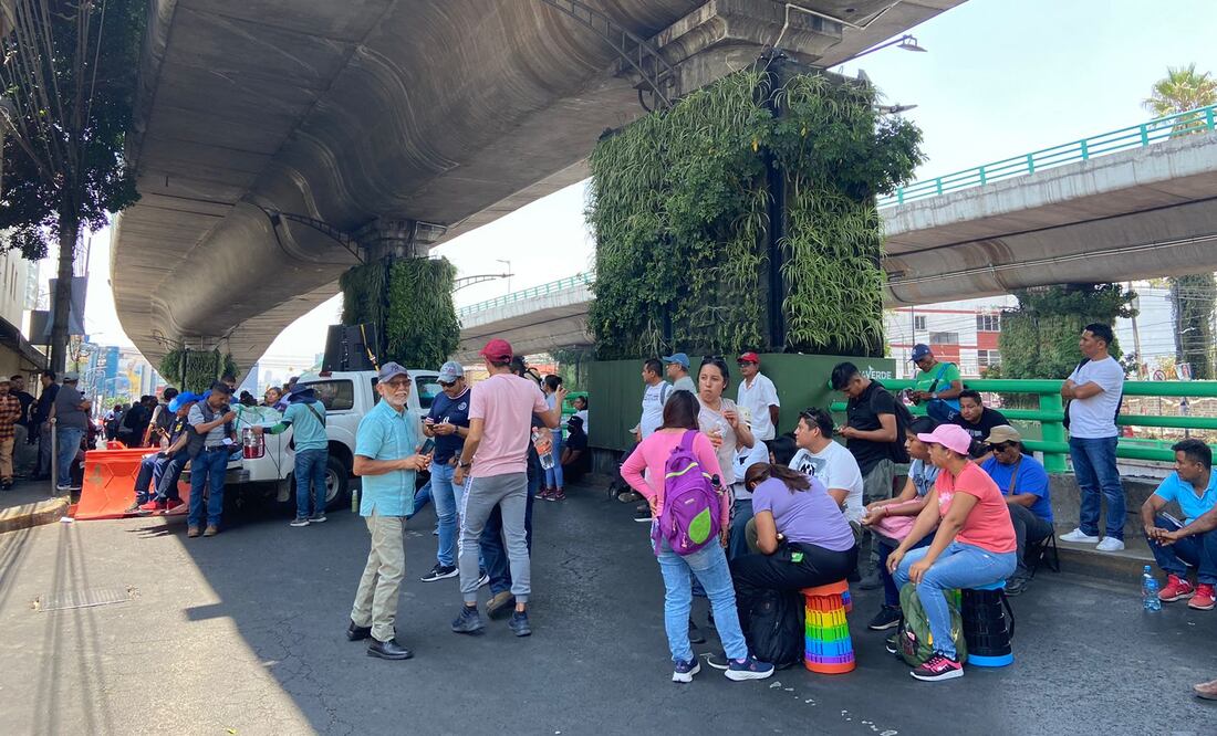 Los maestros de la Coordinadora bloquearon los accesos principales de televisoras y del periódico nacional EL UNIVERSAL. (Foto: Juan Carlos Williams)