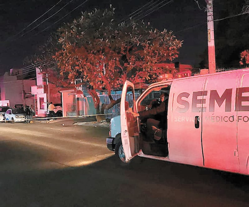 En Los Mochis, Sinaloa, fueron asesinadas dos personas minutos después de salir de un partido de beisbol. ESPECIAL