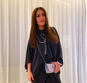 Salma Hayek muestra sus canas y rostro al natural en Instagram 