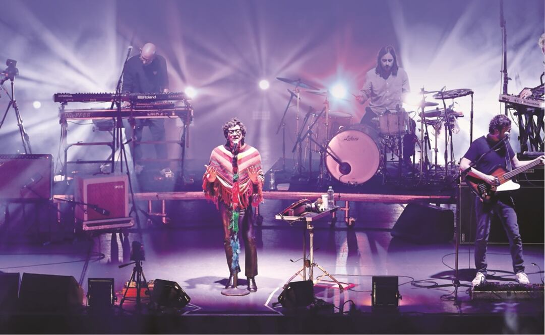 El grupo interpretó temas de su nuevo disco y éxitos. Foto: IRVIN OLIVARES. EL UNIVERSAL
