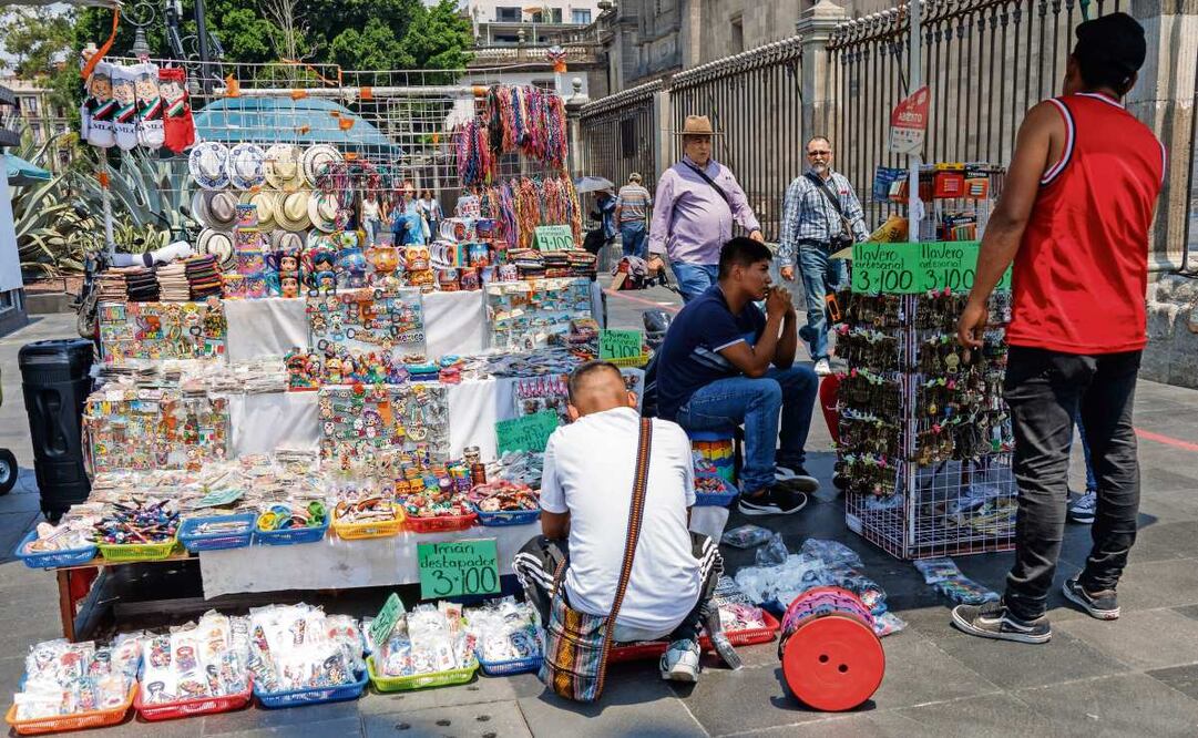 En diferentes plazas del país se venden productos chinos, a precios muy bajos, que imitan piezas artesanales originales. (01/04/2025) Foto: Archivo | El Universal