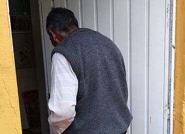 Policías ayudan a adulto mayor perdido a volver a su casa en Álvaro Obregón