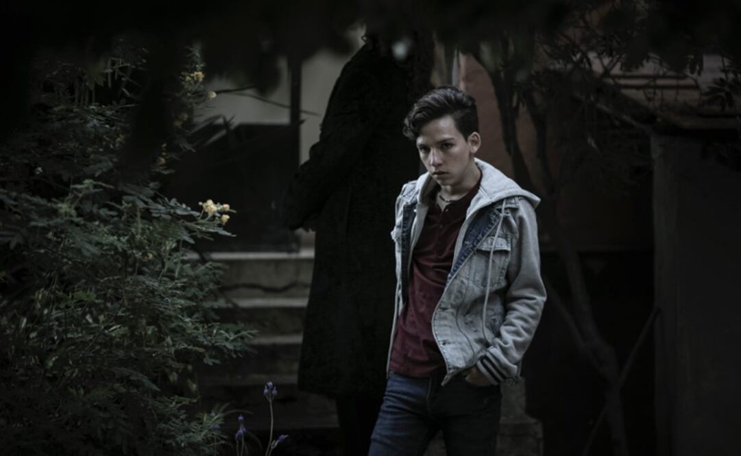 La cinta sigue a Lalo (Ashel Mansur), un chavo que tras perder a su padre, debe mudarse con una casi desconocida abuela (Leticia Huijara), quien tiene un secreto doloroso.