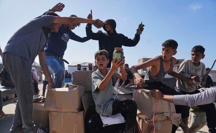 Estalla el caos durante distribución de alimentos en Gaza; ejército israelí dispara mientras multitudes de palestinos buscan recibir comida