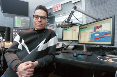 "La democracia al 100% no existe en México"