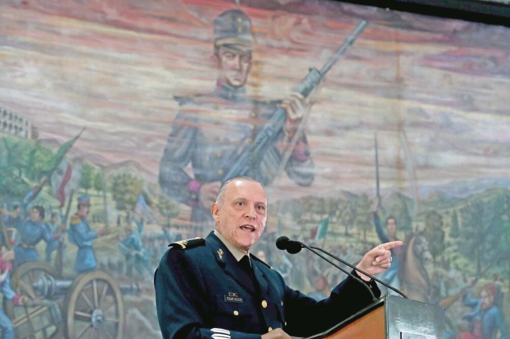 El general Salvador Cienfuegos, titular de la Sedena, señaló la falta de compromiso de muchos sectores para que se resuelva la inseguridad. (FERNANDO RAMÍREZ. EL UNIVERSAL)