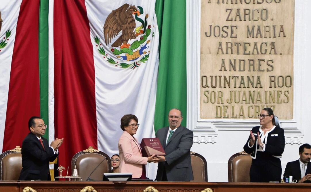 El secretario de Gobierno acudió a la instalación de la Tercera Legislatura e hizo entrega del informe. Foto: Especial