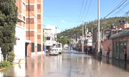 Reportan mega fuga de agua en la colonia Martín Carrera; Sacmex dice darle seguimiento al caso
