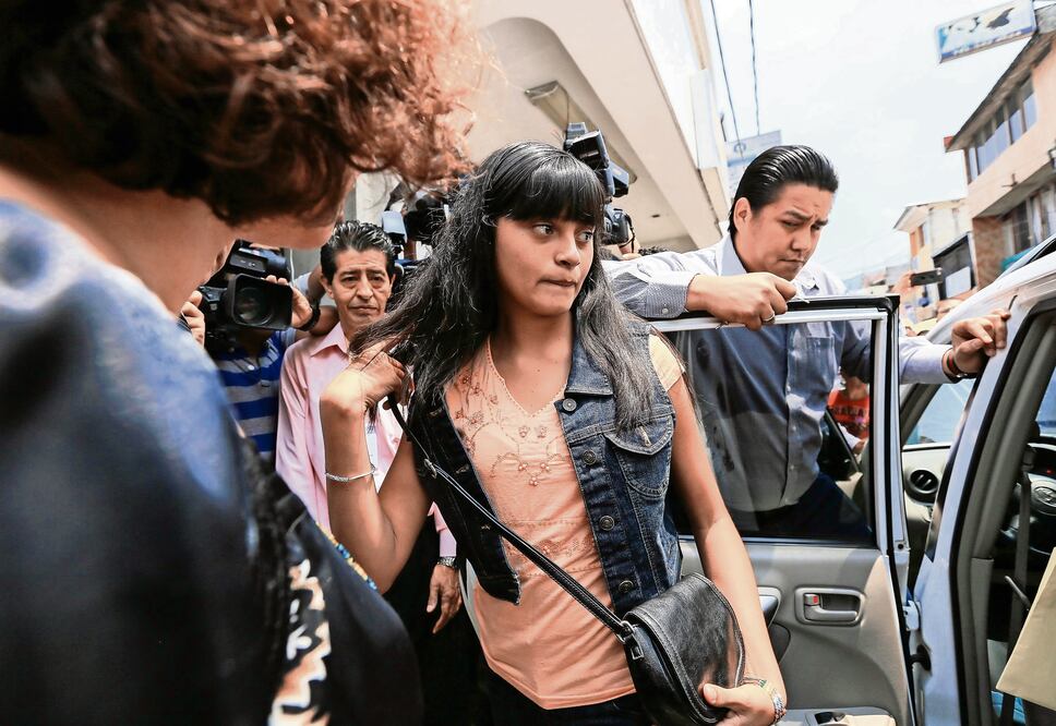 Desde pequeña, cuando todavía no cumplía los cinco años de edad, Alondra fue sustraída por su padre de manera ilegal para ser traída a México. Incluso, el hombre se ocultó de su familia para no regresar a su hija