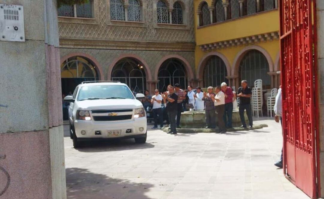Los restos de Valeria salieron de la Facultad de Medicina de la UV rumbo a Minatitlán. Foto: MIguel Ángel Carmona/EL UNIVERSAL
