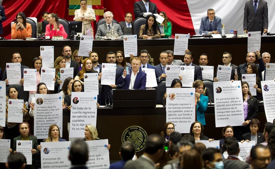 Protesta de la bancada del PAN. Foto: GERMÁN ESPINOSA