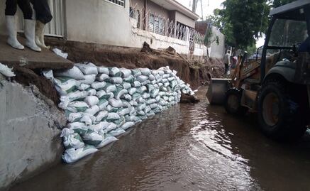 Refuerzan con costales bordes del arroyo el Piojo en Sinaloa