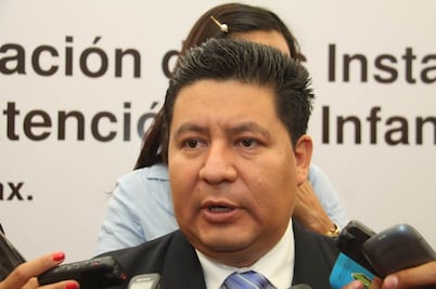 Relevan de sus cargos a maestros en PJGE