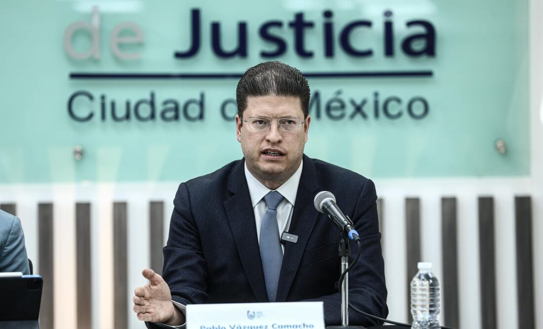 El jefe de la policía de la CDMX, Pablo Vázquez, revela avances de la investigación sobre el asesinato de los colaboradores Clara Brugada. (Foto: Gabriel Pano/ EL UNIVERSAL)