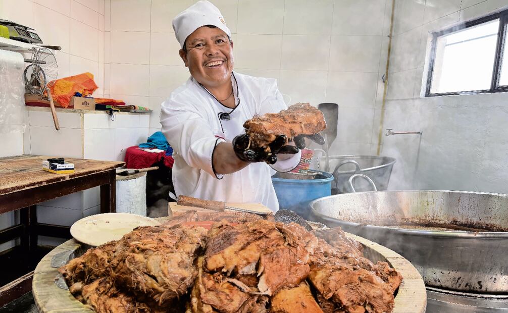 Antonio Rivera busca conquistar el mercado nacional e internacional con carnitas empacadas al alto vacío. Foto: Carlos Arrieta / EL UNIVERSAL