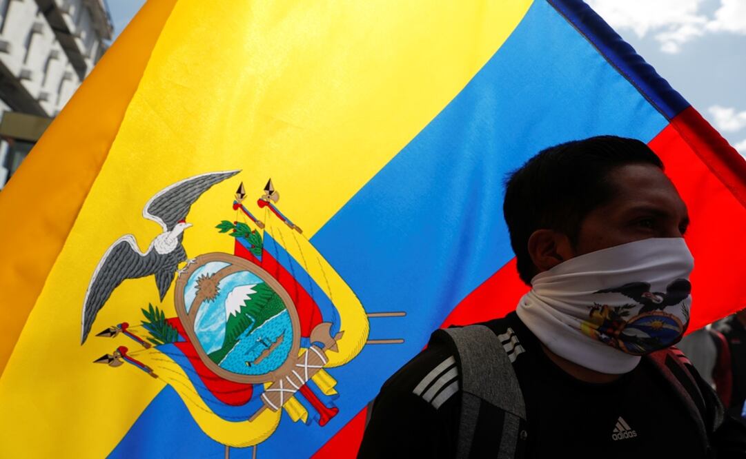 A demonstrator looks on in front of an Ecuadorian flag during a protest against Ecuador's President Lenin Moreno's austerity measures in Quito, Ecuador - Photo: Carlos Garcia Rawlins/REUTERS