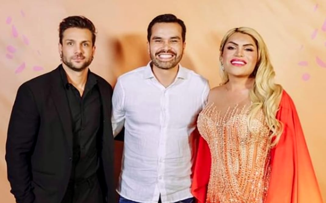 Jorge Álvarez Máynez celebró que Wendy Guevara y Nicola Porcella fueran coronados como reyes del Carnaval de Campeche. Foto: especial