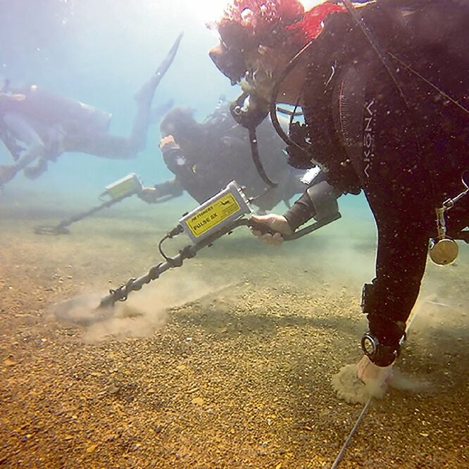 Los especialistas realizan trabajo de magnetometría para poder encontrar restos de un naufragio en un perímetro de 10 km. FOTO CORTESÍA INAH