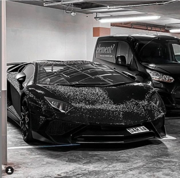 El Lamborghini Aventador cubierto con miles de cristales 