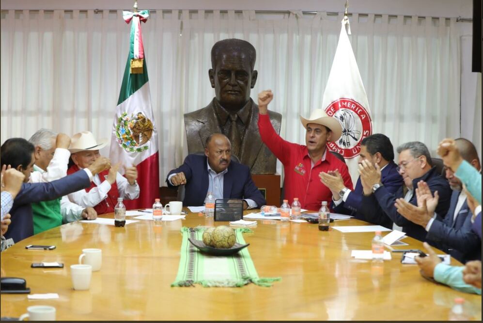 El dirigente priista se reunió con integrantes de la CNC. Foto: Twitter