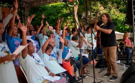 Un coro devuelve la esperanza a gente sin hogar de Río de Janeiro