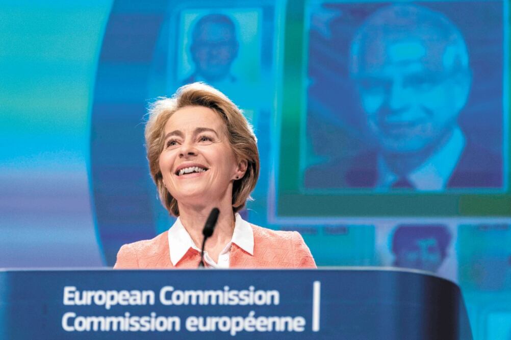 Ursula von der Leyen, presidenta electa de la Comisión Europea, ayer durante una conferencia de prensa en Bruselas. Foto: KENZO TRIBOUILLARD. AFP