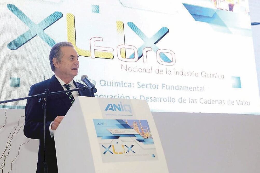 El secretario de Energía, Pedro Joaquín Coldwell, durante su intervención en la clausura del 49 Foro Nacional de la Industria Química (CORTESÍA)