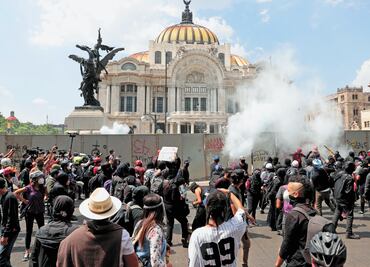 Anarcos toman el Centro; policía no los confronta