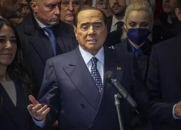 Berlusconi insiste en su promesa machista del autobús de prostitutas: "me piden que cumpla"