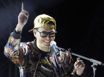 Raymix estrena galán como le gusta