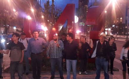 Hacen velada en honor a los 43 en antimonumento