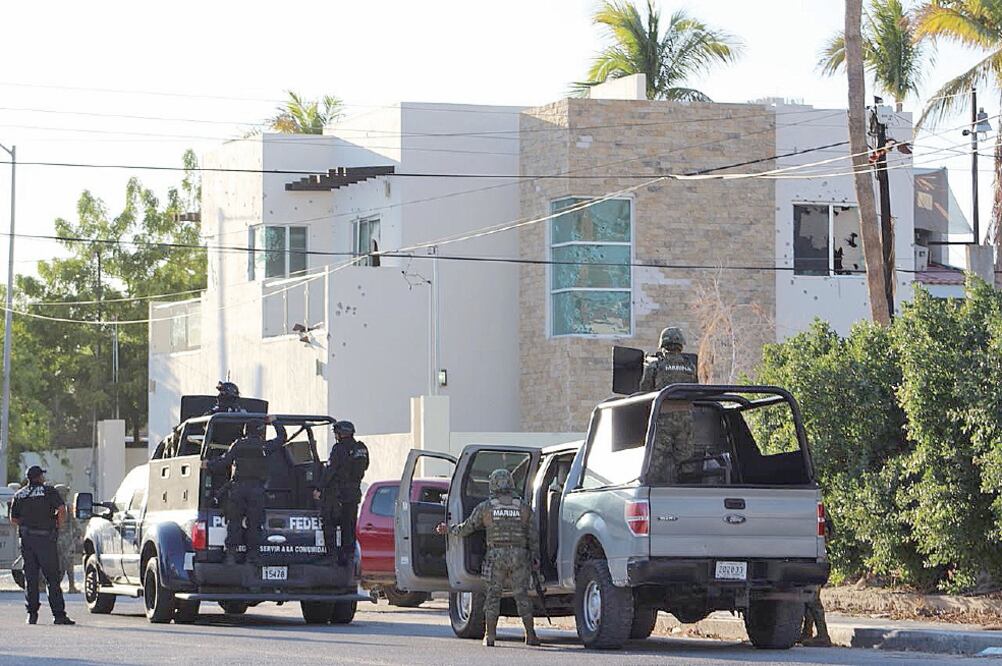 Los presuntos delincuentes se atrincheraron en un domicilio y continuaron disparando hasta que finalmente fueron sometidos (CORTESÍA LUIS ROLDÁN)