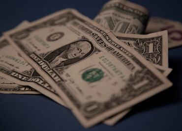 Cierra dólar en $19.15 en bancos