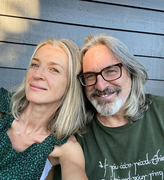 Ever Carradine comparte foto con su padre, el actor Robert Carradine, fallecido a los 71 años.